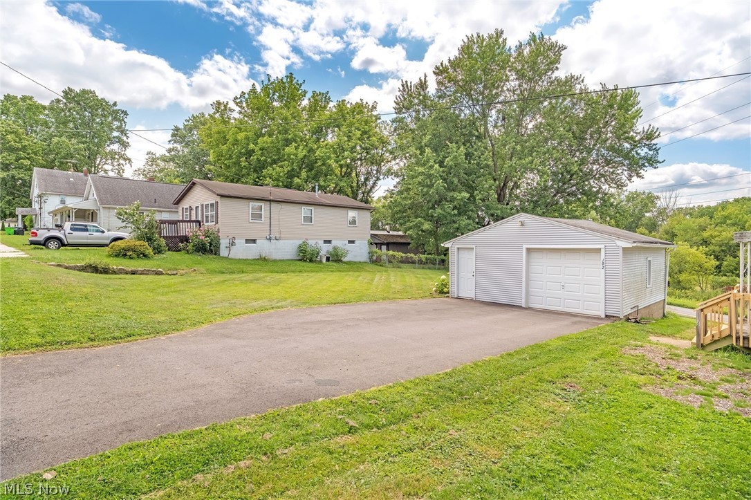 192 1st Street NE Barberton OH 44203