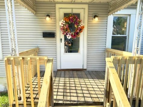 192 1st Street NE Barberton OH 44203
