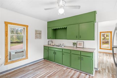 192 1st Street NE Barberton OH 44203