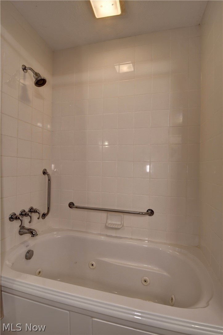 4216 Schumacher Hollow Road SE New Philadelphia OH 44663