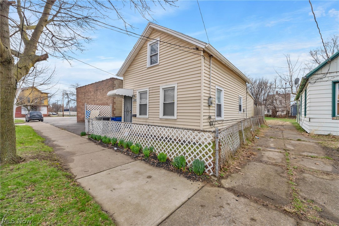 1984 W 52 Street Cleveland OH 44102
