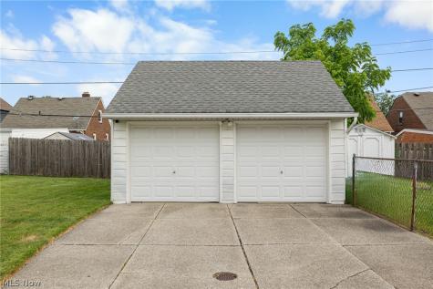 7920 Parmenter Drive Parma OH 44129