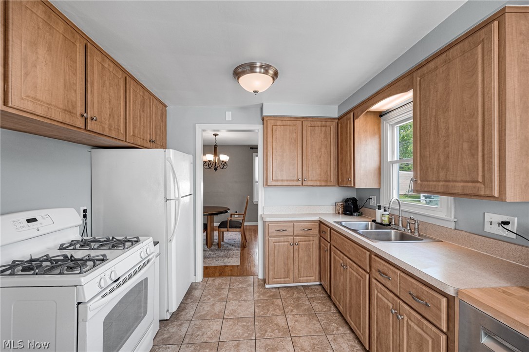 7920 Parmenter Drive Parma OH 44129