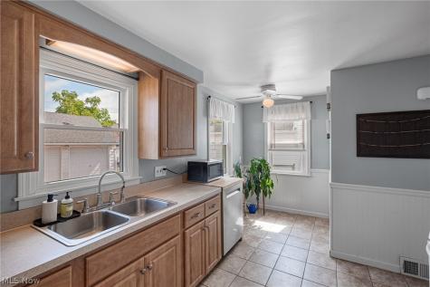7920 Parmenter Drive Parma OH 44129