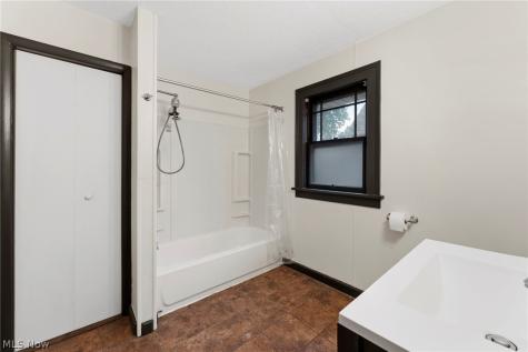 113 Longford Avenue Elyria OH 44035