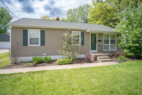 284 Mcdowell Avenue Akron OH 44313