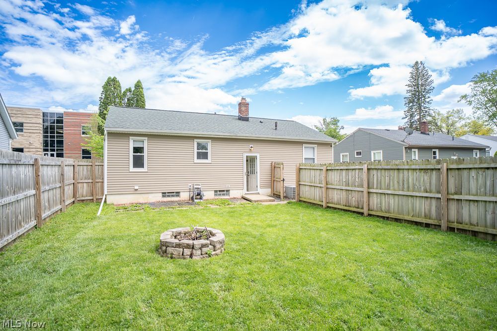 284 Mcdowell Avenue Akron OH 44313