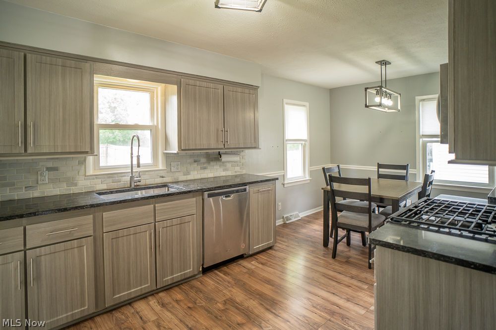 284 Mcdowell Avenue Akron OH 44313