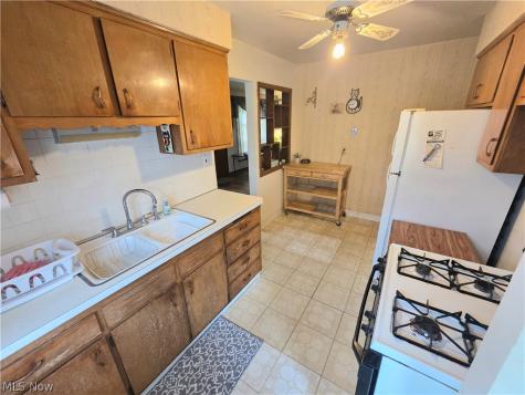6040 W 54th Street Parma OH 44129