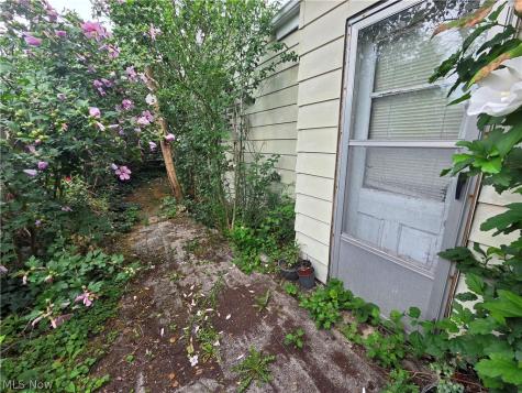 6040 W 54th Street Parma OH 44129