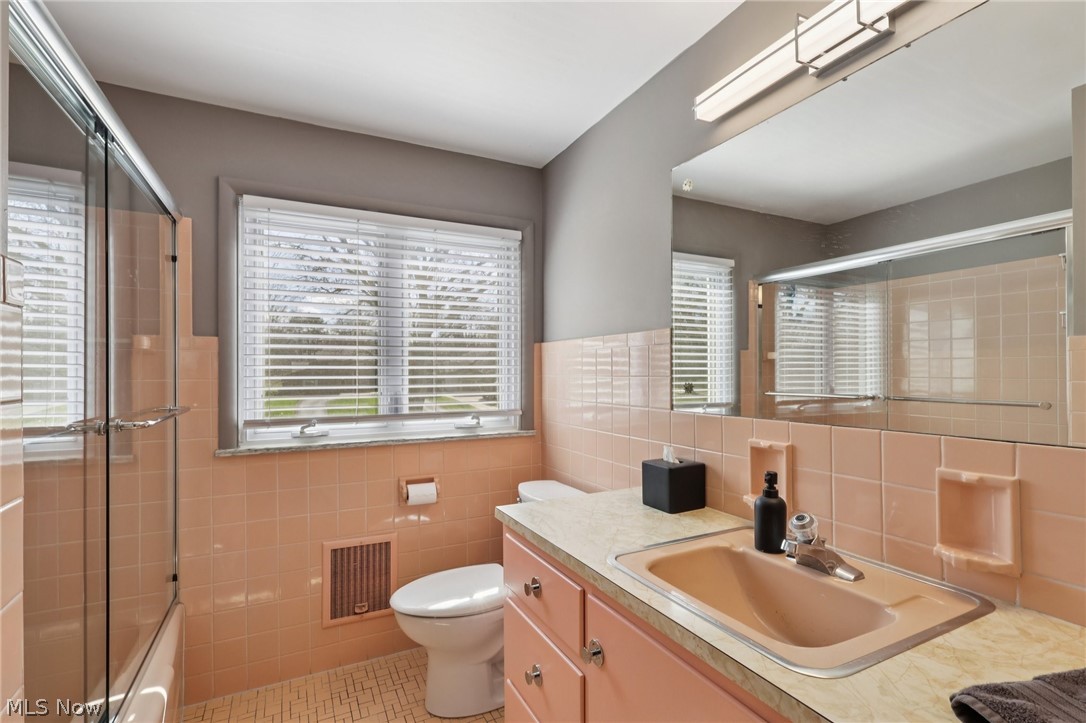 22733 S Woodland Road Shaker Heights OH 44122
