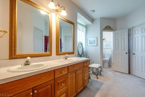 156 Penrose Court Elyria OH 44035