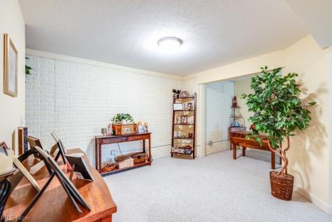 156 Penrose Court Elyria OH 44035