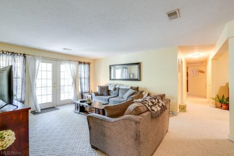 156 Penrose Court Elyria OH 44035