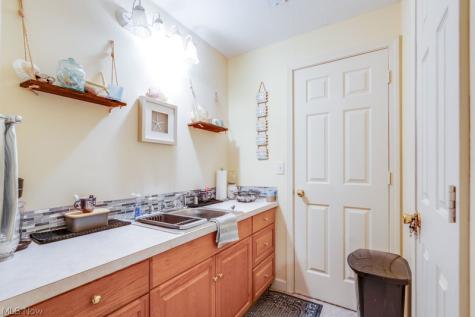 156 Penrose Court Elyria OH 44035
