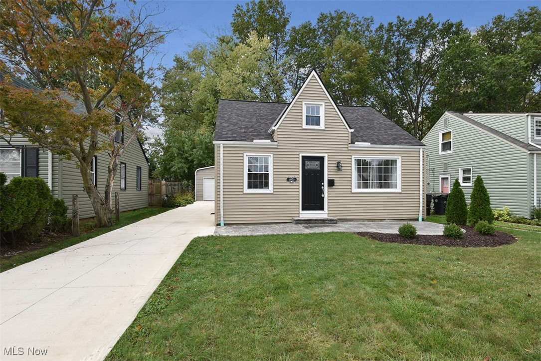 14625 Grapeland Avenue Cleveland OH 44111