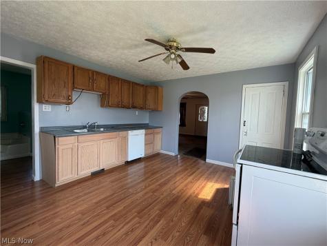 296 Pennsylvania Avenue Sebring OH 44641
