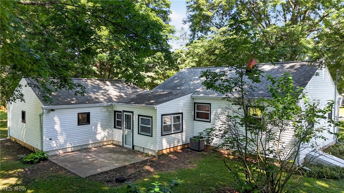 120 Coulter Street Creston OH 44217