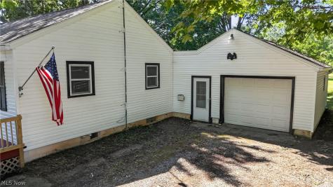 120 Coulter Street Creston OH 44217