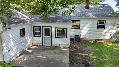 120 Coulter Street Creston OH 44217