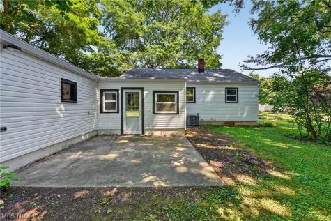 120 Coulter Street Creston OH 44217