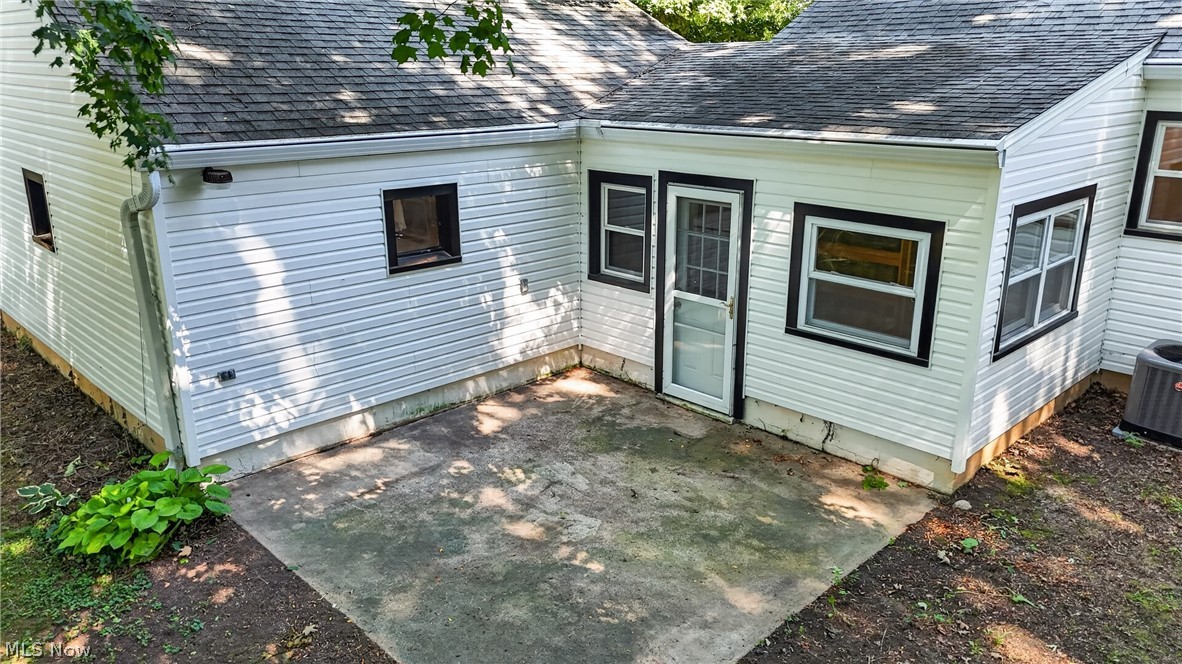120 Coulter Street Creston OH 44217