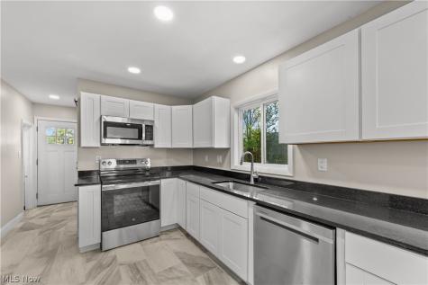 620 Pasadena Avenue Sheffield Lake OH 44054