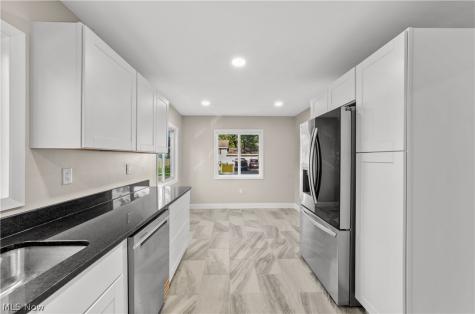 620 Pasadena Avenue Sheffield Lake OH 44054