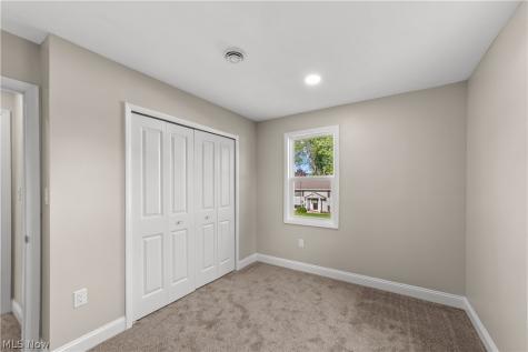 620 Pasadena Avenue Sheffield Lake OH 44054