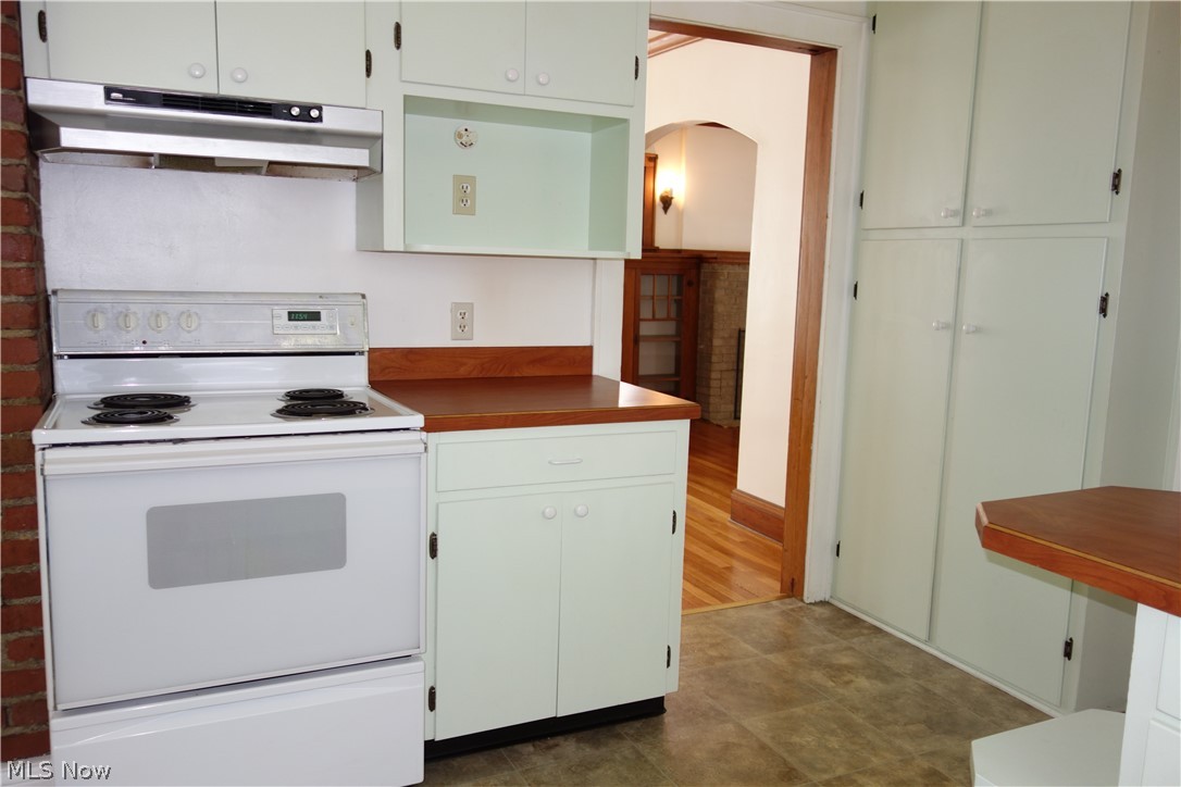 34 E Rosewood Avenue Akron OH 44301