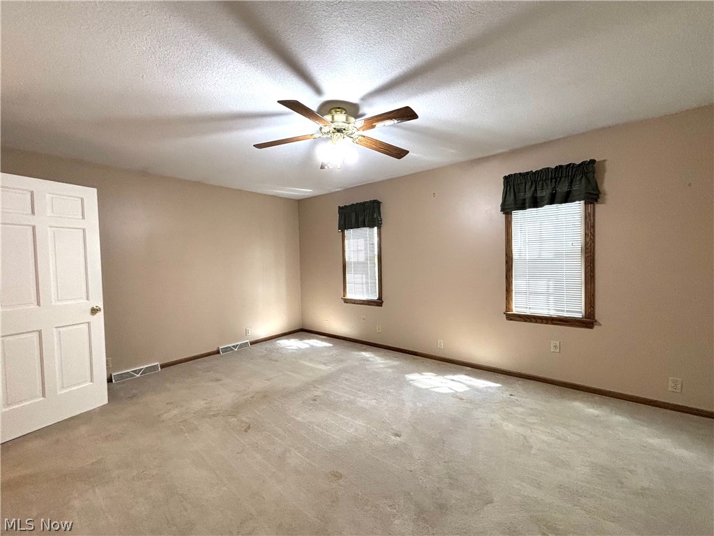 42900 Woodvale Lane Columbiana OH 44408