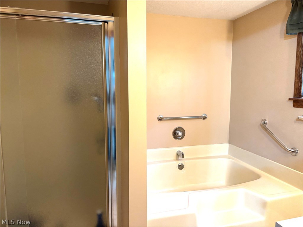 42900 Woodvale Lane Columbiana OH 44408
