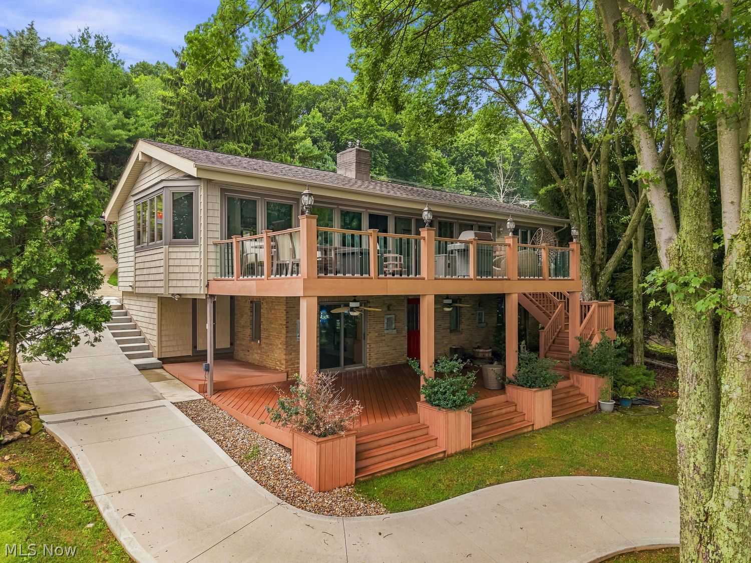 50 E Mohawk Drive Malvern OH 44644