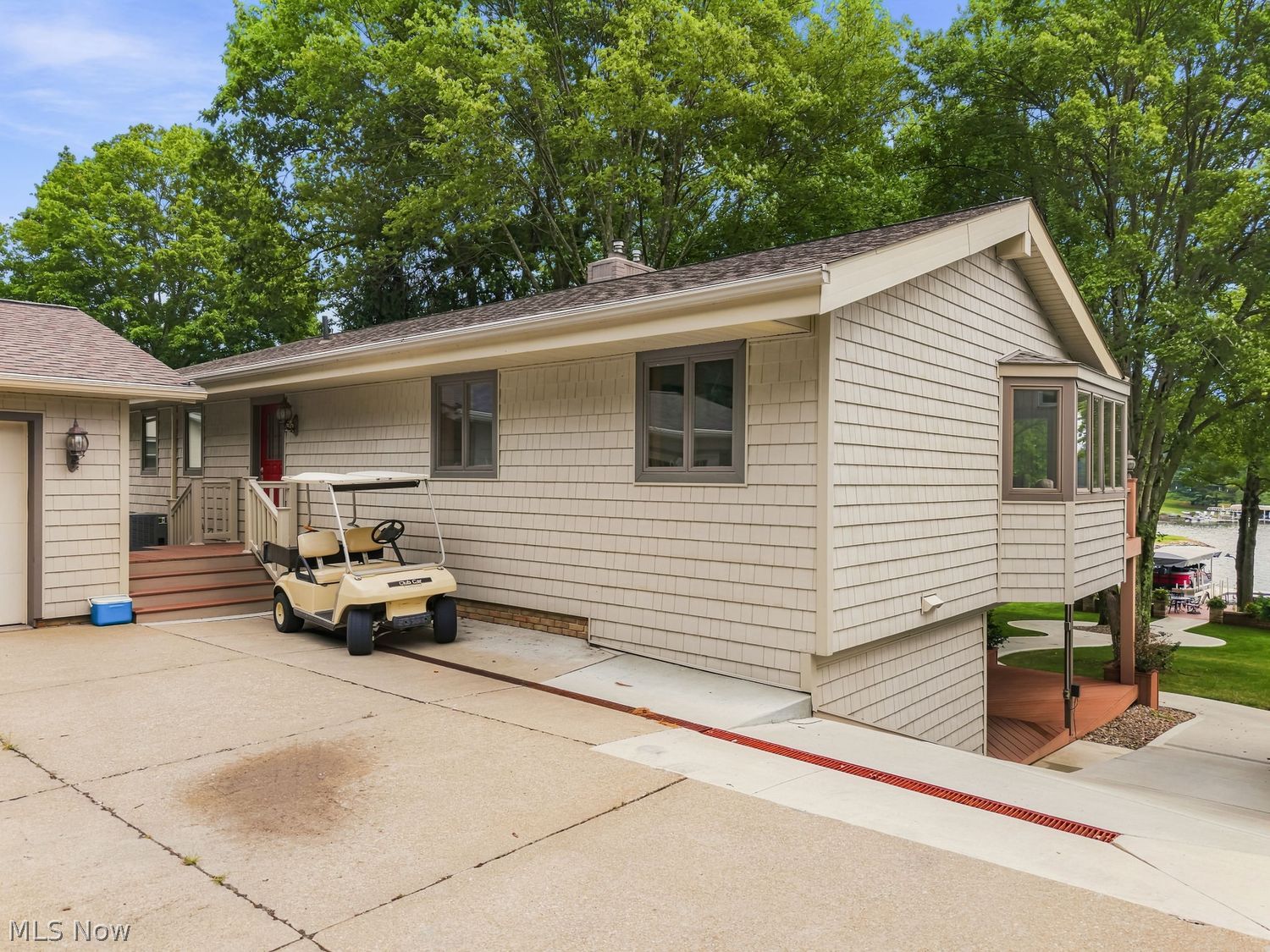 50 E Mohawk Drive Malvern OH 44644