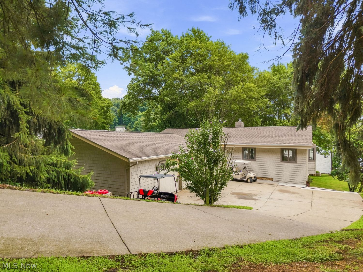 50 E Mohawk Drive Malvern OH 44644