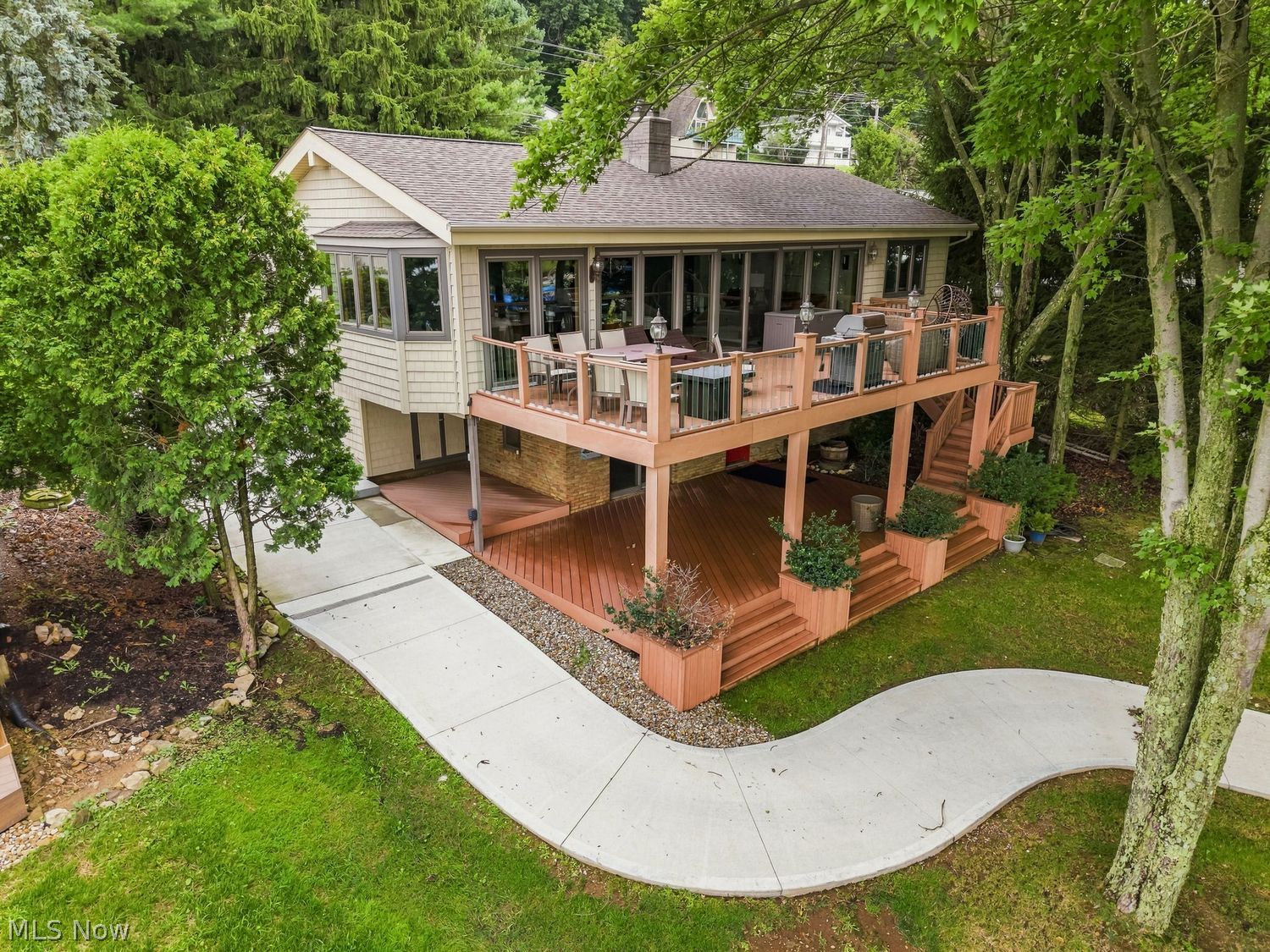 50 E Mohawk Drive Malvern OH 44644