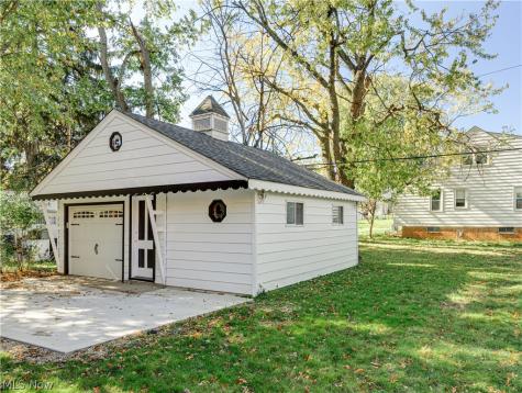 5534 Beechwood Avenue Maple Heights OH 44137