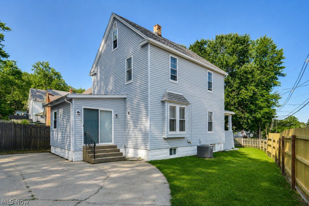 2156 7th Street SW Akron OH 44314