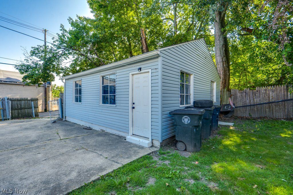 2156 7th Street SW Akron OH 44314