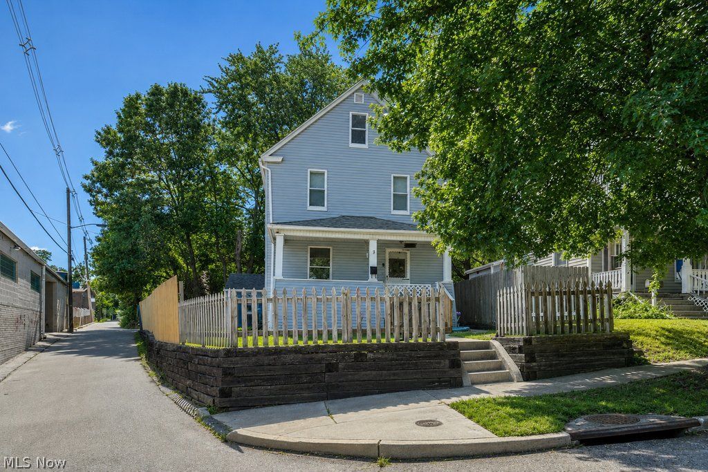 2156 7th Street SW Akron OH 44314