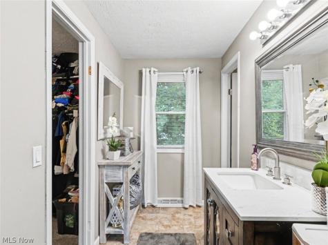 31773 N Roundhead Drive Solon OH 44139