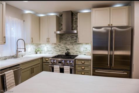 17707 Lomond Boulevard Shaker Heights OH 44122