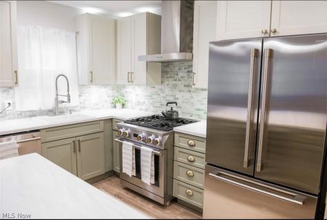 17707 Lomond Boulevard Shaker Heights OH 44122