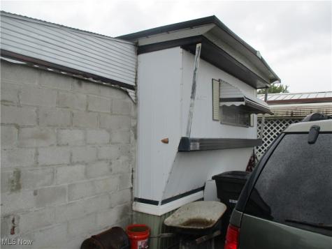 8209 Russell Lane Cleveland OH 44144