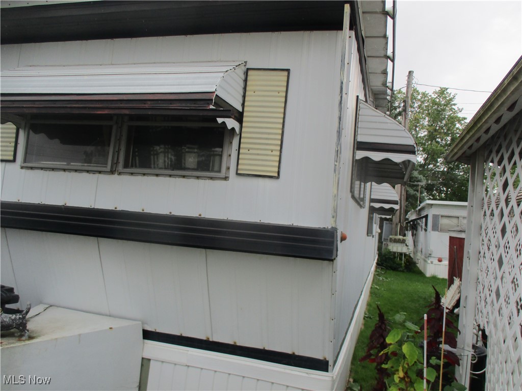 8209 Russell Lane Cleveland OH 44144