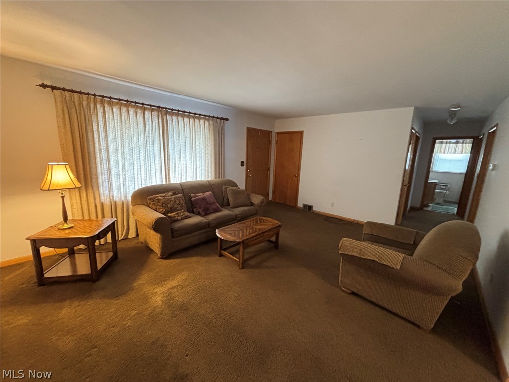 1924 Westwood Drive NW Warren OH 44485