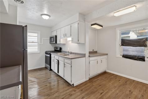 5571 Oakwood Avenue Maple Heights OH 44137