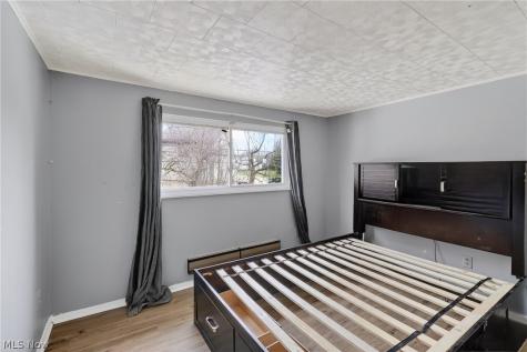 5571 Oakwood Avenue Maple Heights OH 44137