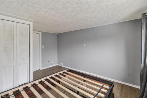 5571 Oakwood Avenue Maple Heights OH 44137