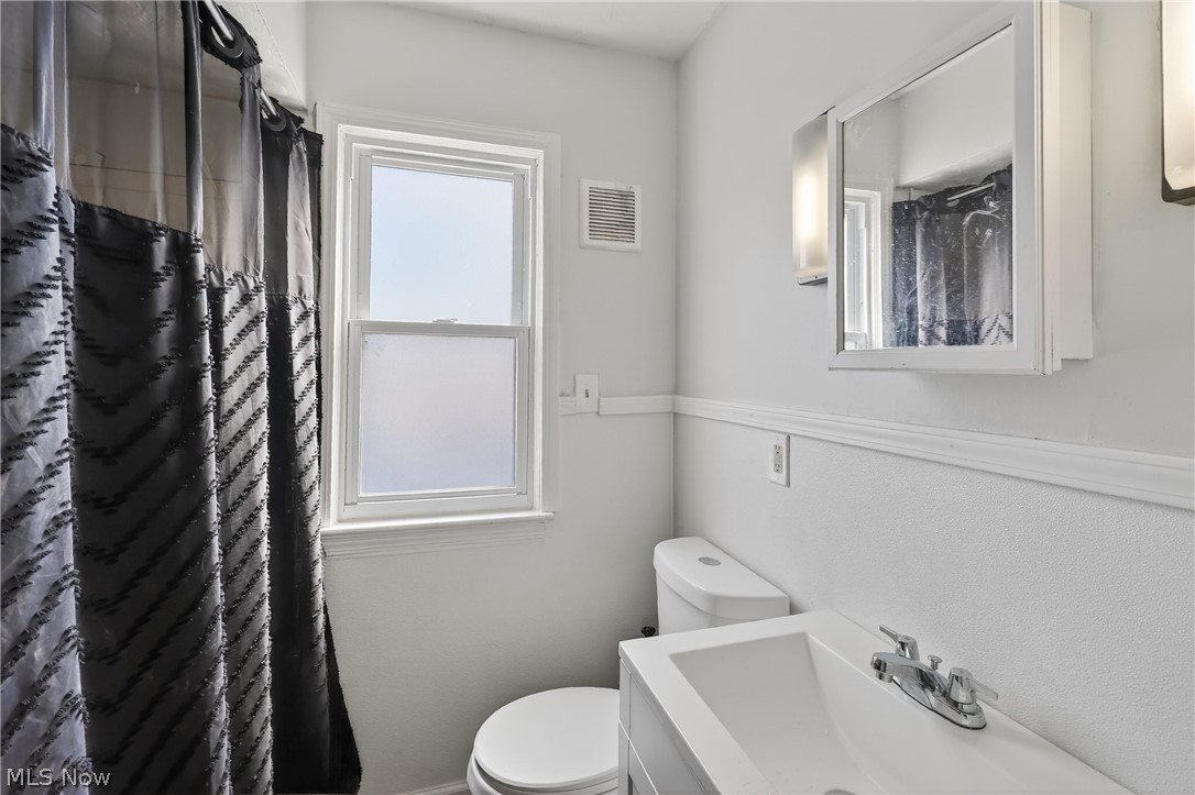 5571 Oakwood Avenue Maple Heights OH 44137
